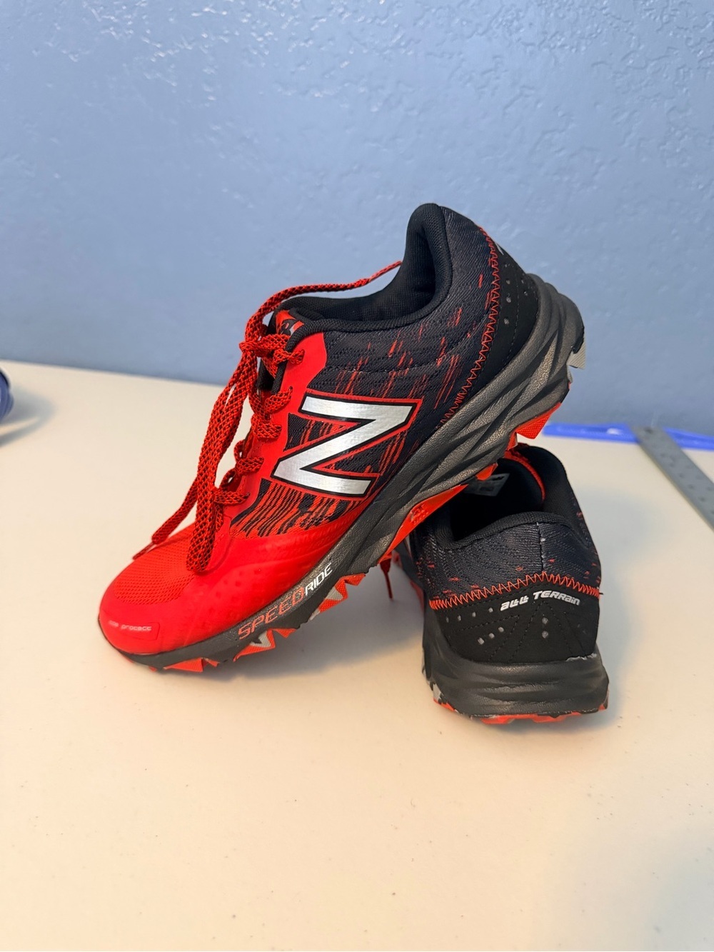 New Balance 690v2 Speed Rife Trail Running Sneakers men size 8 red/black